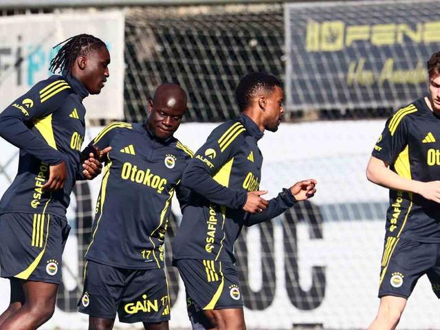 Fenerbah&ccedil;e, Beşiktaş ma&ccedil;ı hazırlıklarını s&uuml;rd&uuml;rd&uuml;