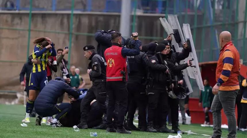 Fenerbah&ccedil;e Kul&uuml;b&uuml;, Y&uuml;ksekovaspor ma&ccedil;ında yaşanan olaylarla ilgili a&ccedil;ıklama yaptı