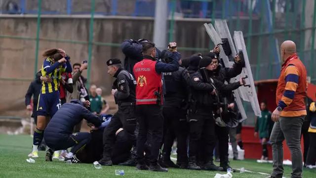 Fenerbahçe Kulübü, Yüksekovaspor maçında yaşanan olaylarla ilgili açıklama yaptı