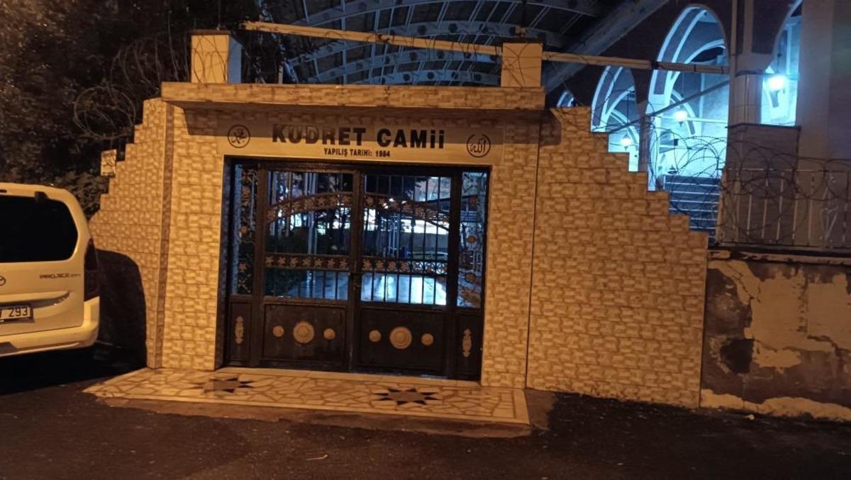 Batman’da cami minaresine yıldırım düştü 2