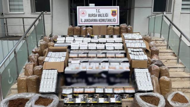 Bursa'da kaçak tütün operasyonu: 205 bin adet makaron ele geçirildi