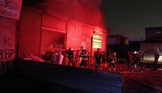 Şanlıurfa'da hurdacı d&uuml;kkanında korkutan yangın