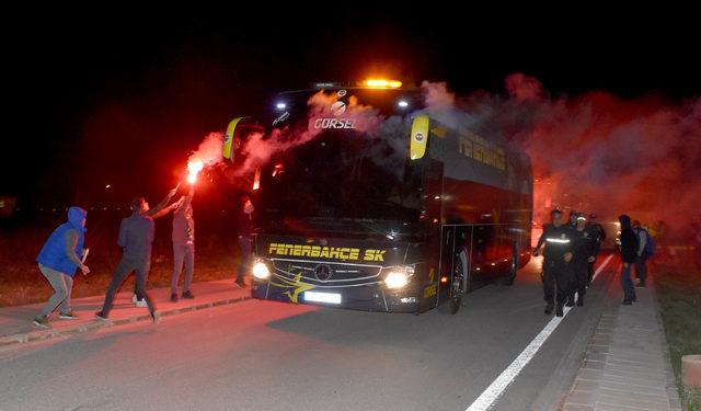 (Yeniden) Fenerbahçe'ye Sivas'ta meşaleli karşılama