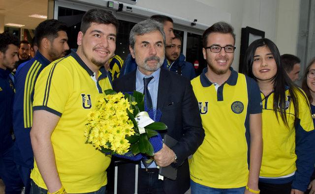 (Yeniden) Fenerbahçe'ye Sivas'ta meşaleli karşılama