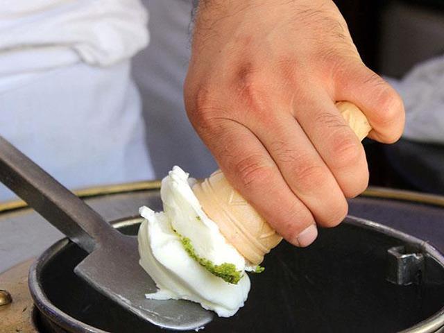 "D&uuml;nyanın En İyi 100 Tatlısı" Kahramanmaraş'ta tepki &ccedil;ekti!