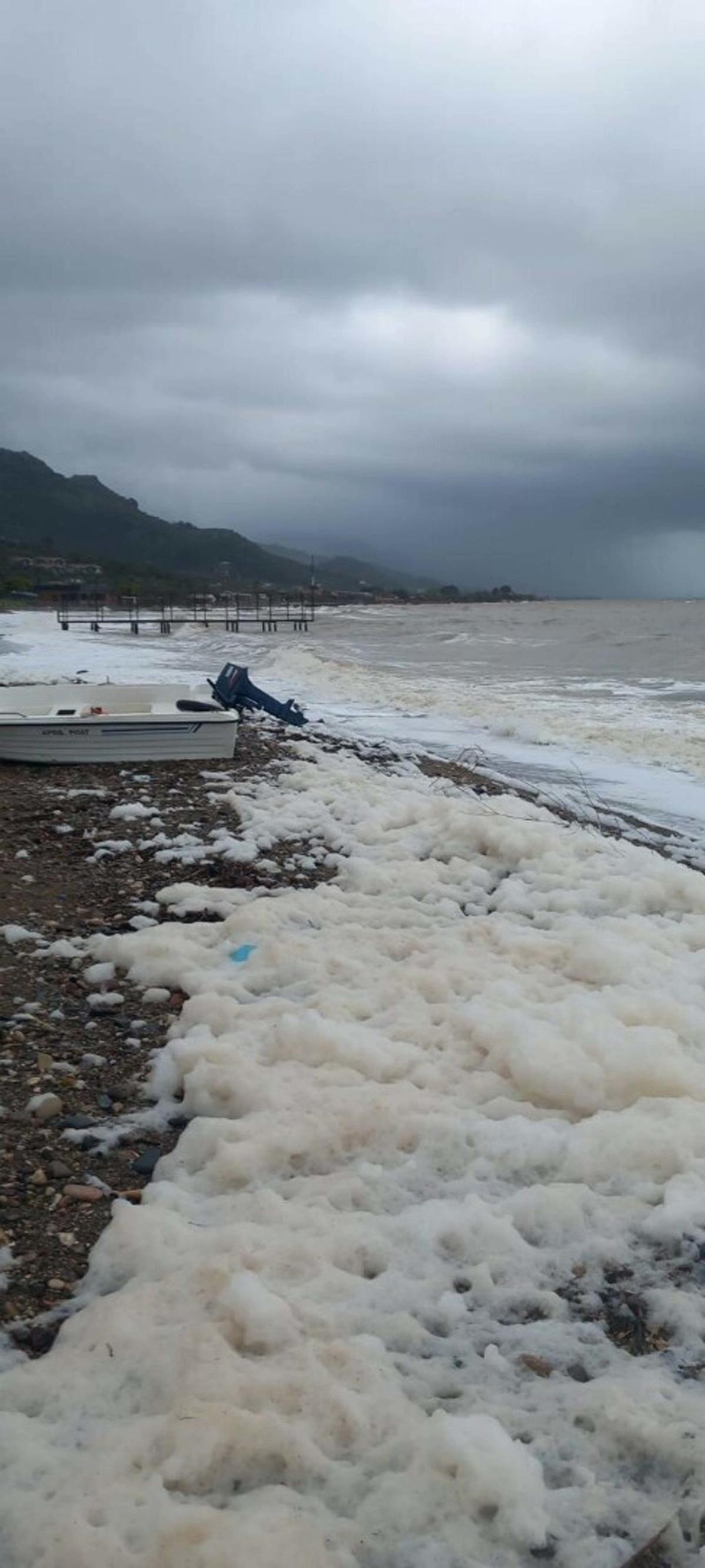 &Ccedil;anakkale de sağanak yağış nedeniyle yollar kapandı 9