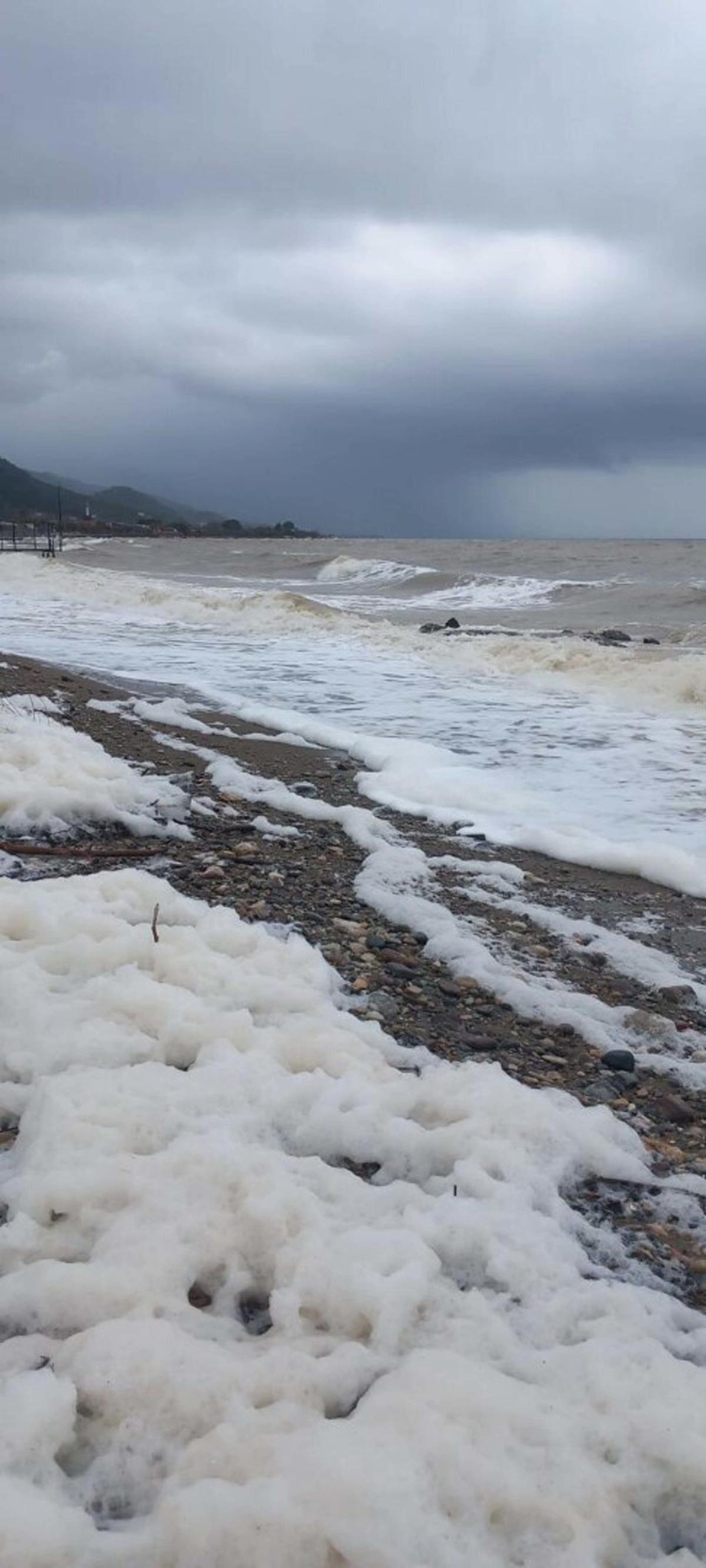 &Ccedil;anakkale de sağanak yağış nedeniyle yollar kapandı 7
