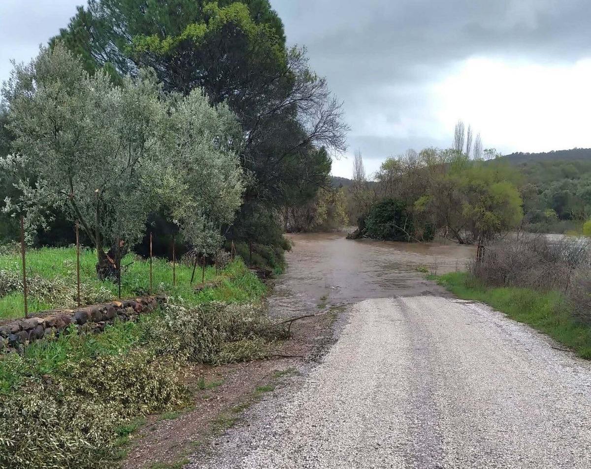 &Ccedil;anakkale de sağanak yağış nedeniyle yollar kapandı 6