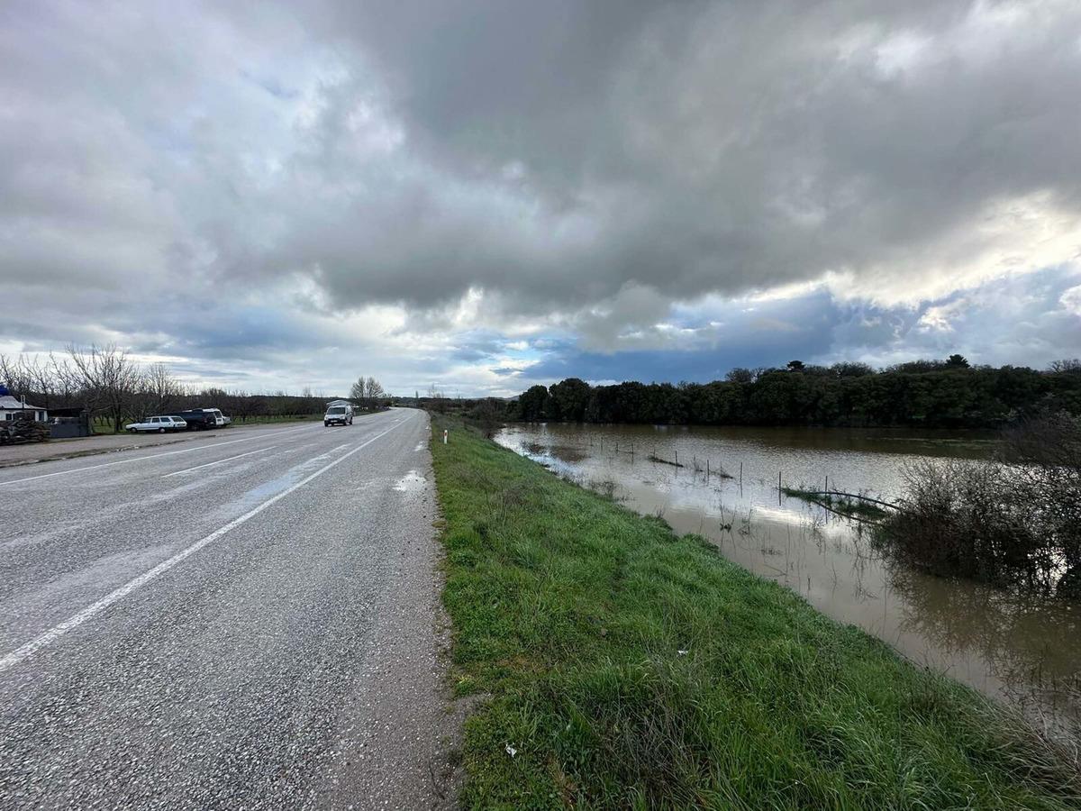 &Ccedil;anakkale de sağanak yağış nedeniyle yollar kapandı 4