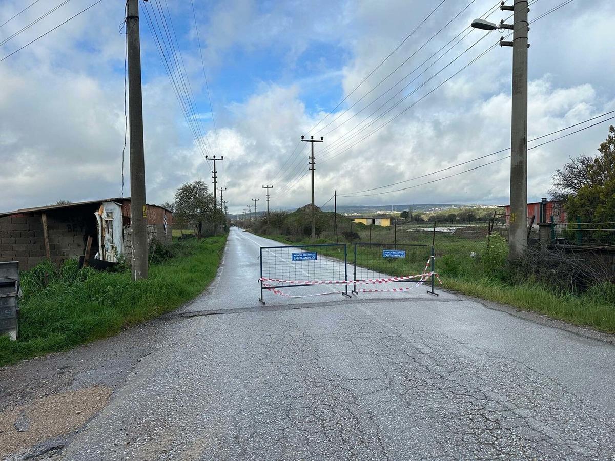 &Ccedil;anakkale de sağanak yağış nedeniyle yollar kapandı 3