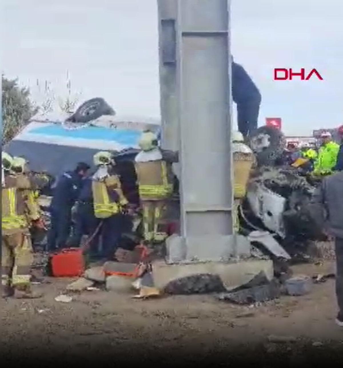 Ankara da katliam gibi kaza! Özel halk otobüsü üst geçite çarptı: 4 ölü, 13 yaralı 2