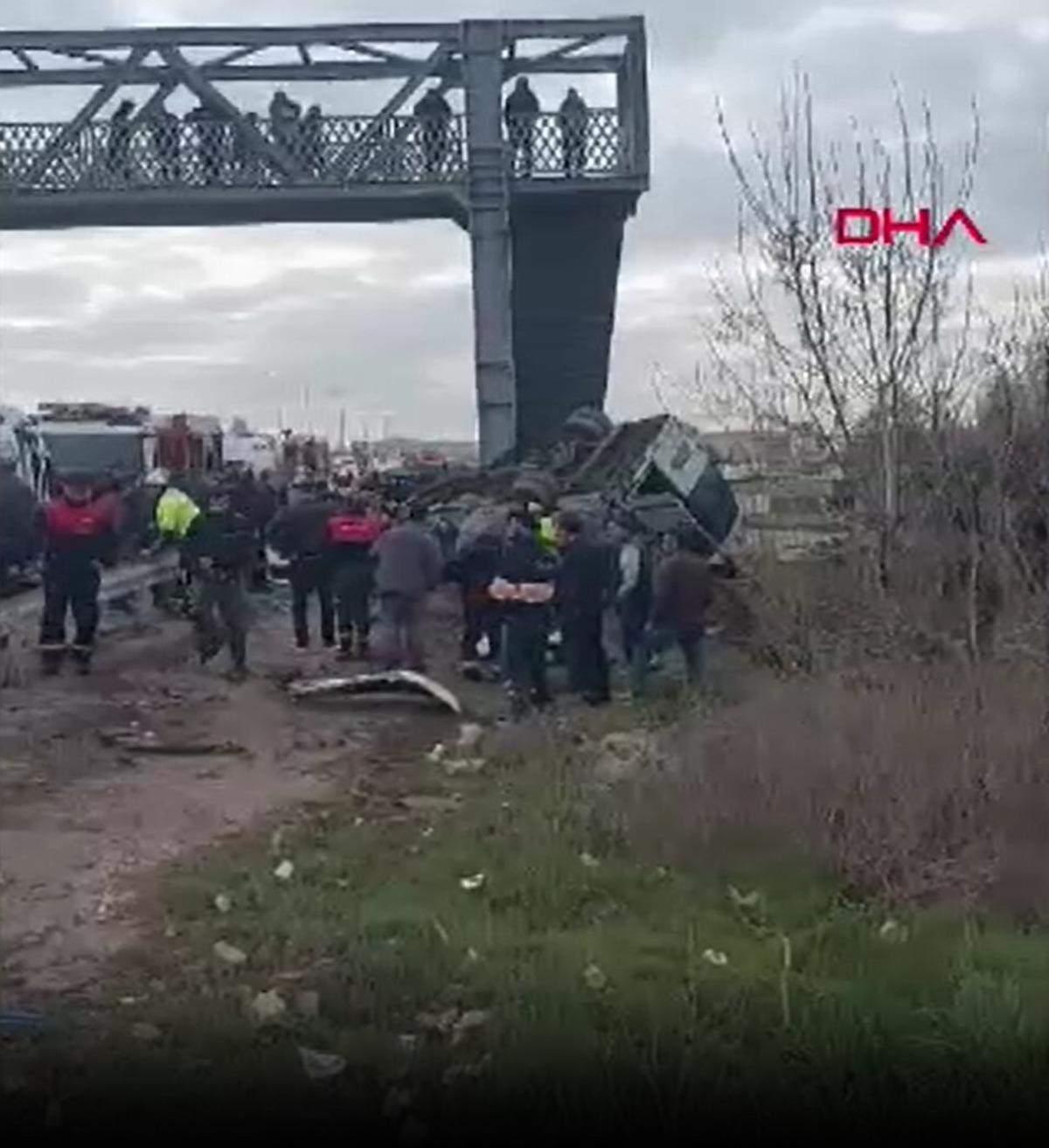 Ankara da katliam gibi kaza! Özel halk otobüsü üst geçite çarptı: 4 ölü, 13 yaralı 3