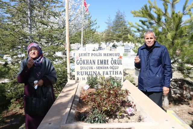 İ&ccedil;işleri Bakanı, Neşet Ertaş ın kabrini ziyaret etti 3