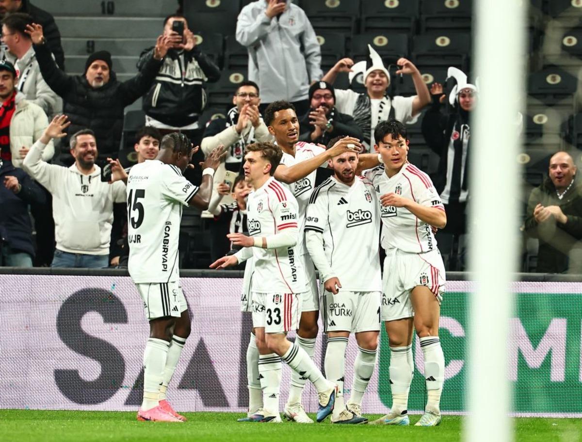 Beşiktaş Başkanı Serdar Adalı dan futbolculara a&ccedil;ık &ccedil;ek! "Rakamı siz belirleyin" 1