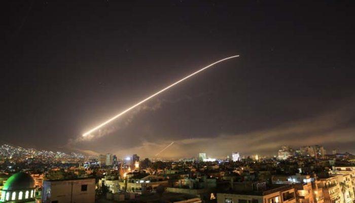 ABD, İngiltere ve Fransa ile birlikte Suriye'yi vurdu!