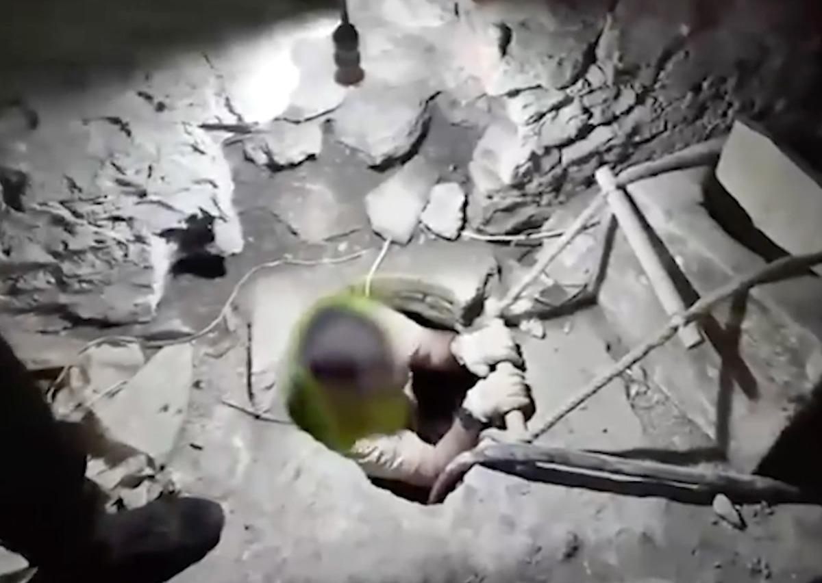 İstanbul un orta yerinde garip olay: 3 kişi suçüstü böyle yakalandı! 1