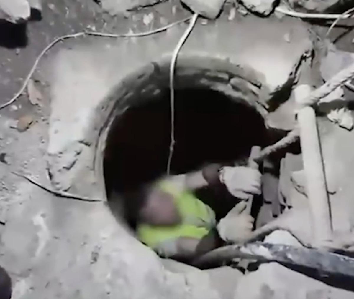 İstanbul un orta yerinde garip olay: 3 kişi suçüstü böyle yakalandı! 6