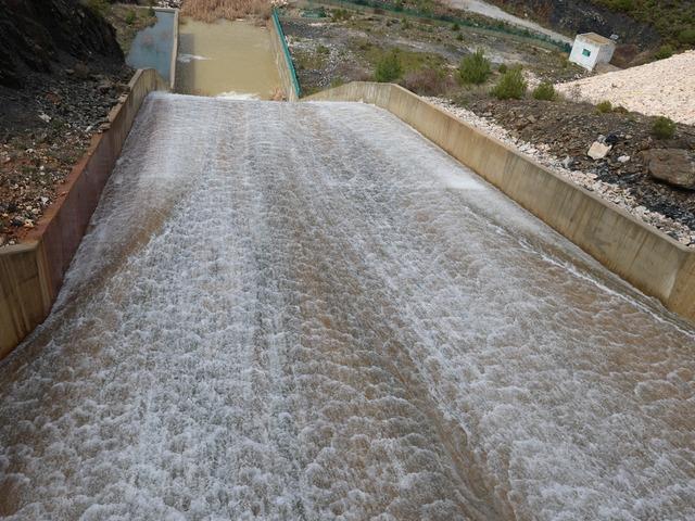 Baraj maksimuma ulaştı, kapaklar a&ccedil;ıldı!  Su tahliyesi başladı