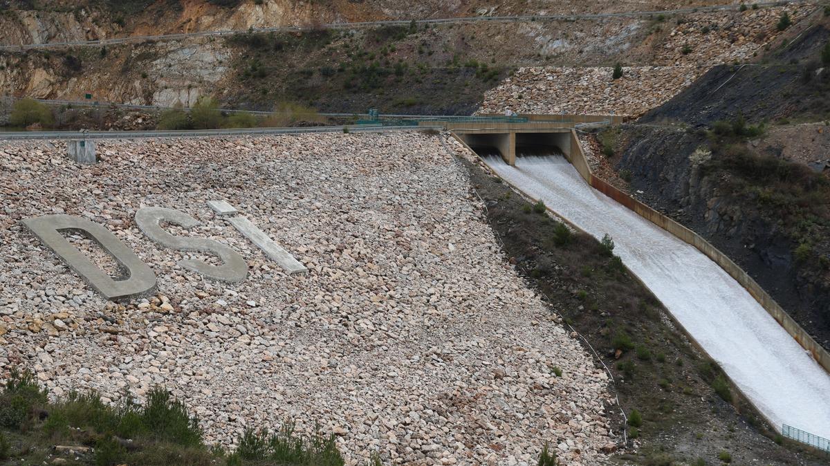 Baraj doldu maksimuma ulaştı, kapaklar a&ccedil;ıldı: Su tahliyesi başladı 2