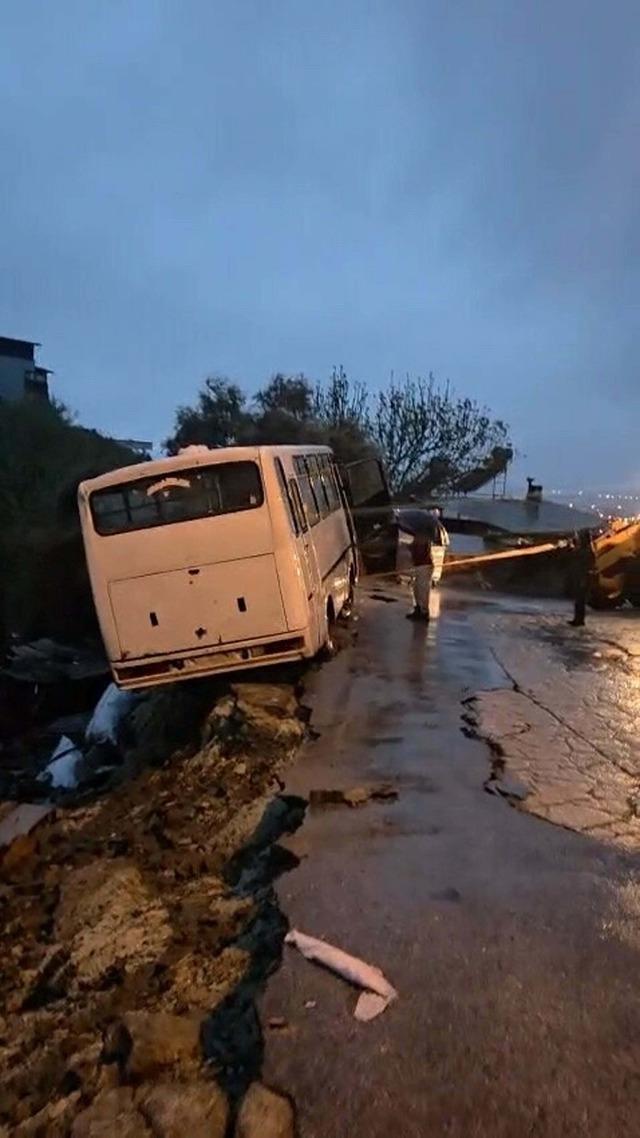 Aydın da sağanak; istinat duvarı &ccedil;&ouml;kt&uuml;, bazı evleri su bastı 4