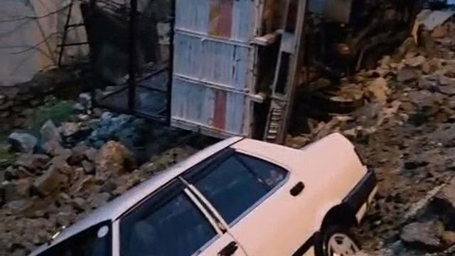 Aydın'da sağanak; istinat duvarı çöktü, bazı evleri su bastı