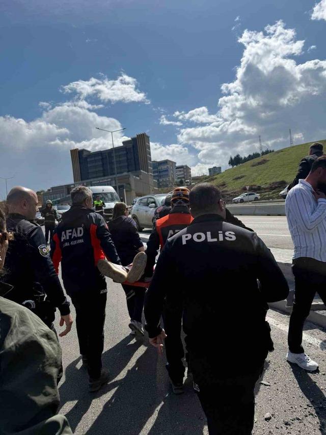 Samsun&rsquo;da minib&uuml;s devrildi: 1 yaralı 2