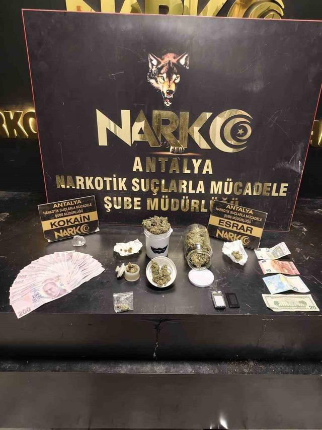 İl emniyet m&uuml;d&uuml;r&uuml;n&uuml;n y&ouml;nettiği operasyonda &ccedil;ok miktarda uyuşturucu madde ele ge&ccedil;irildi 17