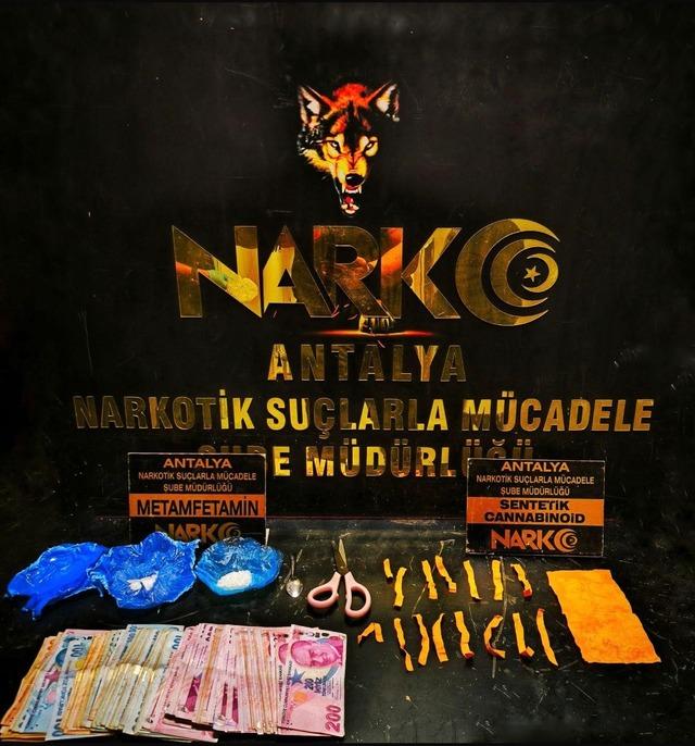 İl emniyet m&uuml;d&uuml;r&uuml;n&uuml;n y&ouml;nettiği operasyonda &ccedil;ok miktarda uyuşturucu madde ele ge&ccedil;irildi 16