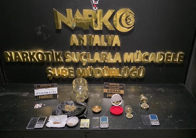 İl emniyet m&uuml;d&uuml;r&uuml;n&uuml;n y&ouml;nettiği operasyonda &ccedil;ok miktarda uyuşturucu madde ele ge&ccedil;irildi 14