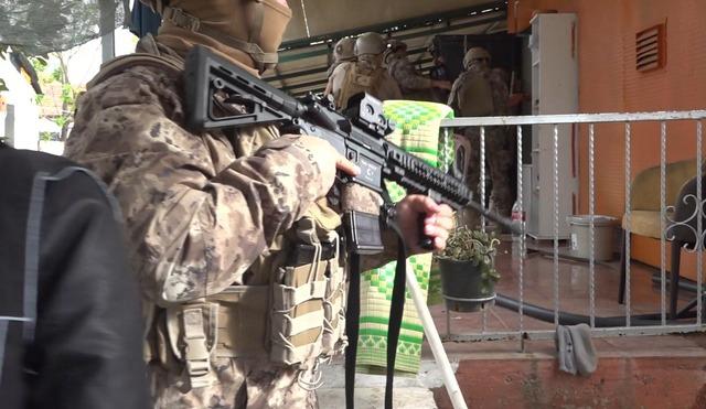 İl emniyet m&uuml;d&uuml;r&uuml;n&uuml;n y&ouml;nettiği operasyonda &ccedil;ok miktarda uyuşturucu madde ele ge&ccedil;irildi 6