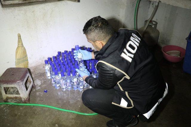 Aksaray’da yüzlerce şişe sahte içki ele geçirildi