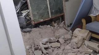 Kontrolden çıkan otomobil bahçe duvarını yıkarak eve çarptı: 1 yaralı