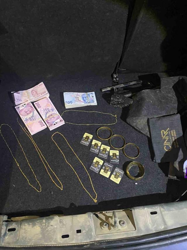 K&uuml;tahya&rsquo;da sahte altınla dolandırıcılık yaptılar, Afyon&rsquo;da yakalandılar 1