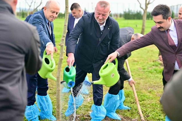 Bursa’nın fethinin 700’üncü yılında Karacabey’de fidanlar toprakla buluştu 4