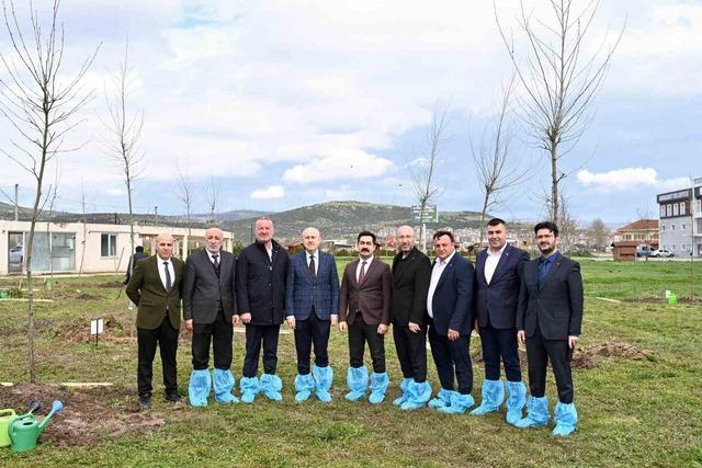 Bursa’nın fethinin 700’üncü yılında Karacabey’de fidanlar toprakla buluştu 3