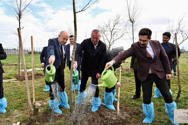Bursa’nın fethinin 700’üncü yılında Karacabey’de fidanlar toprakla buluştu 1