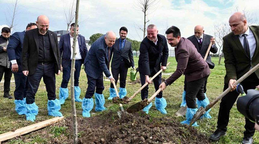 Bursa&rsquo;nın fethinin 700&rsquo;&uuml;nc&uuml; yılında Karacabey&rsquo;de fidanlar toprakla buluştu