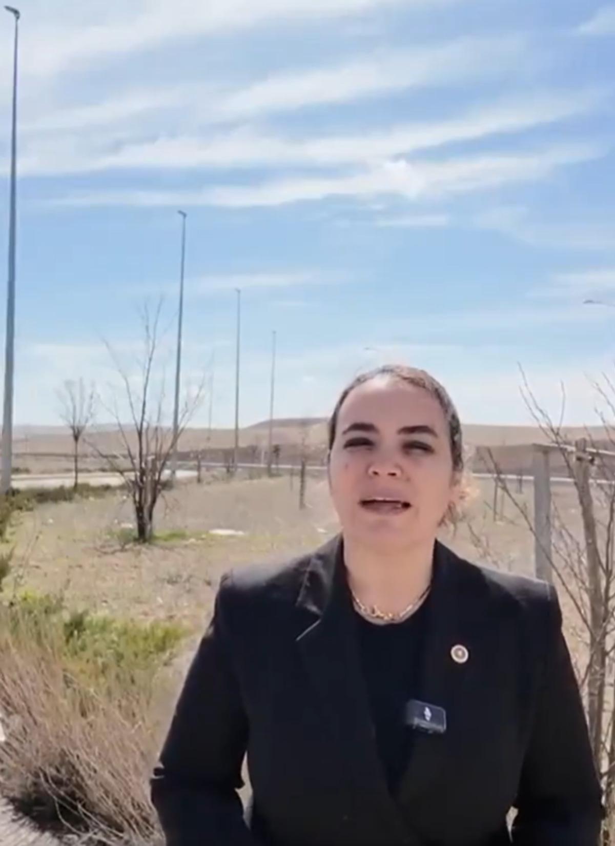 Ayy&uuml;ce T&uuml;rkeş Taş tan olay iddia: "Babamın mezarını ziyaret etmem engellendi" 1