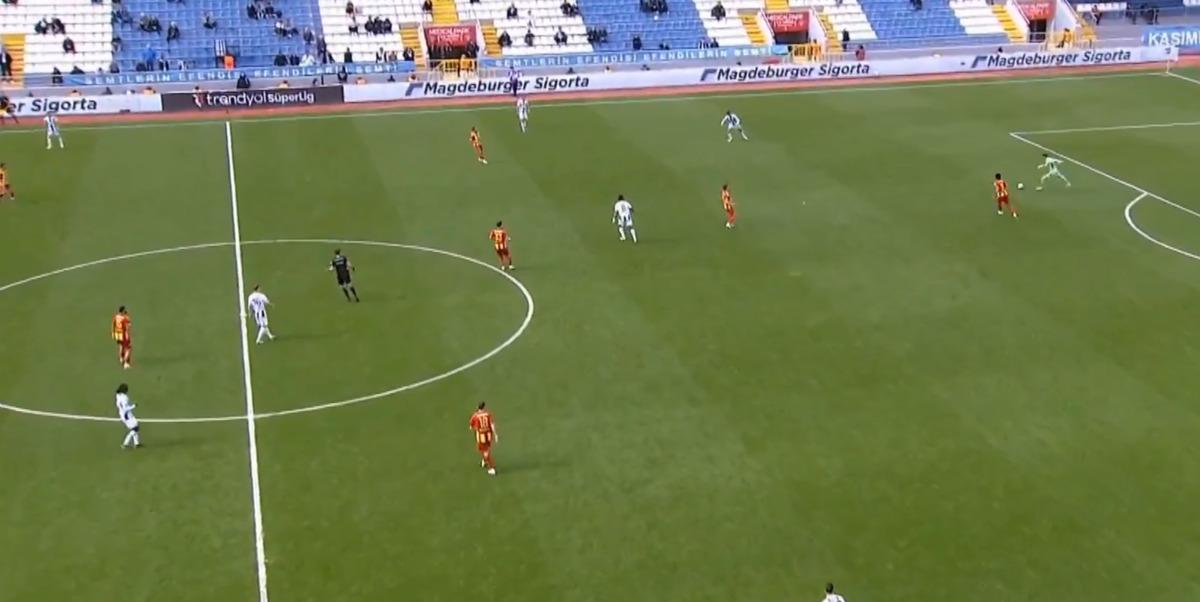 Kasımpaşa kalecisi Gianniotis kaleden kaleye gol attı! Milyonda bir yaşanacak olay 1