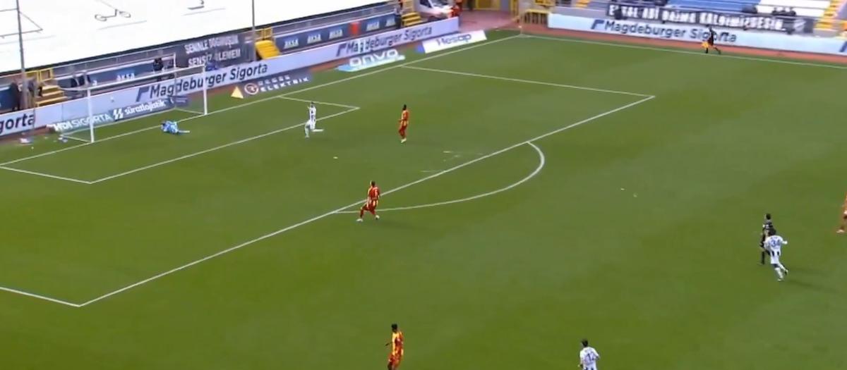 Kasımpaşa kalecisi Gianniotis kaleden kaleye gol attı! Milyonda bir yaşanacak olay 2