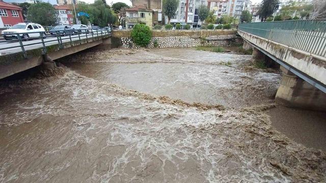Tabakhane Deresi&rsquo;nde sular y&uuml;kseldi 5