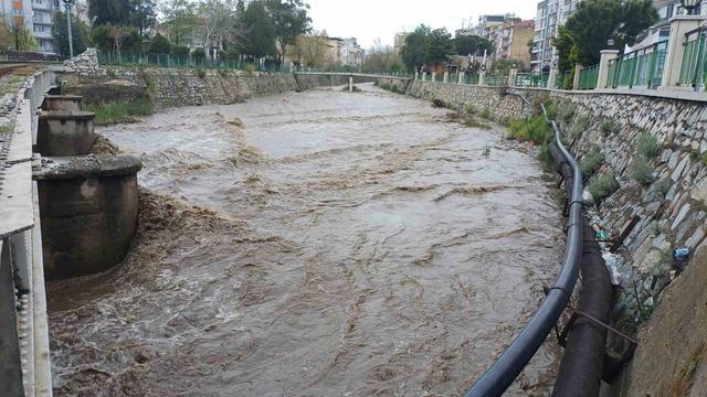 Tabakhane Deresi&rsquo;nde sular y&uuml;kseldi 4