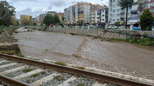 Tabakhane Deresi&rsquo;nde sular y&uuml;kseldi 1