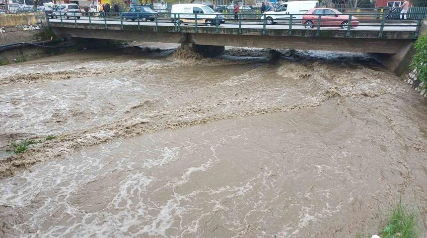 Tabakhane Deresi&rsquo;nde sular y&uuml;kseldi