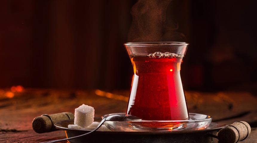 Karadenizlilerin sırrı ortaya &ccedil;ıktı! &Ccedil;ay sıcak suyla mı demlenir soğuk suyla mı? 