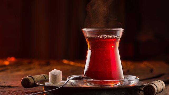 Karadenizlilerin sırrı ortaya çıktı! Çay sıcak suyla mı demlenir soğuk suyla mı? 