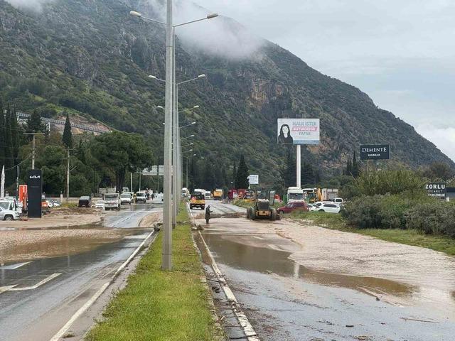 Aşırı yağışlar S&ouml;ke&rsquo;de hayatı olumsuz etkiliyor 2