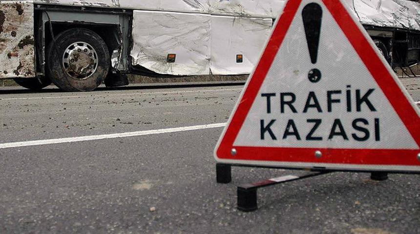 Otomobil ile tır &ccedil;arpıştı: 2 yaşındaki &ccedil;ocuk hayatını kaybetti