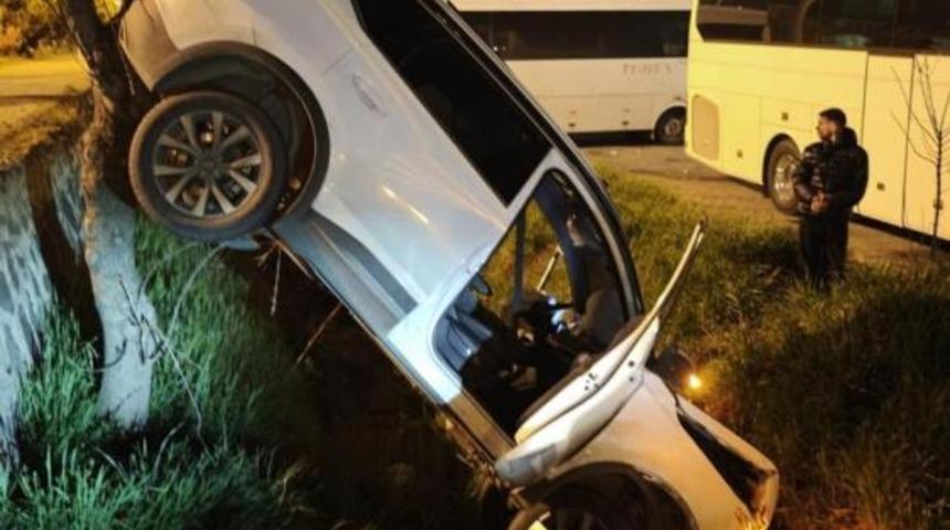 L&uuml;leburgaz'da otomobil AVM otoparkına ara&ccedil; u&ccedil;tu