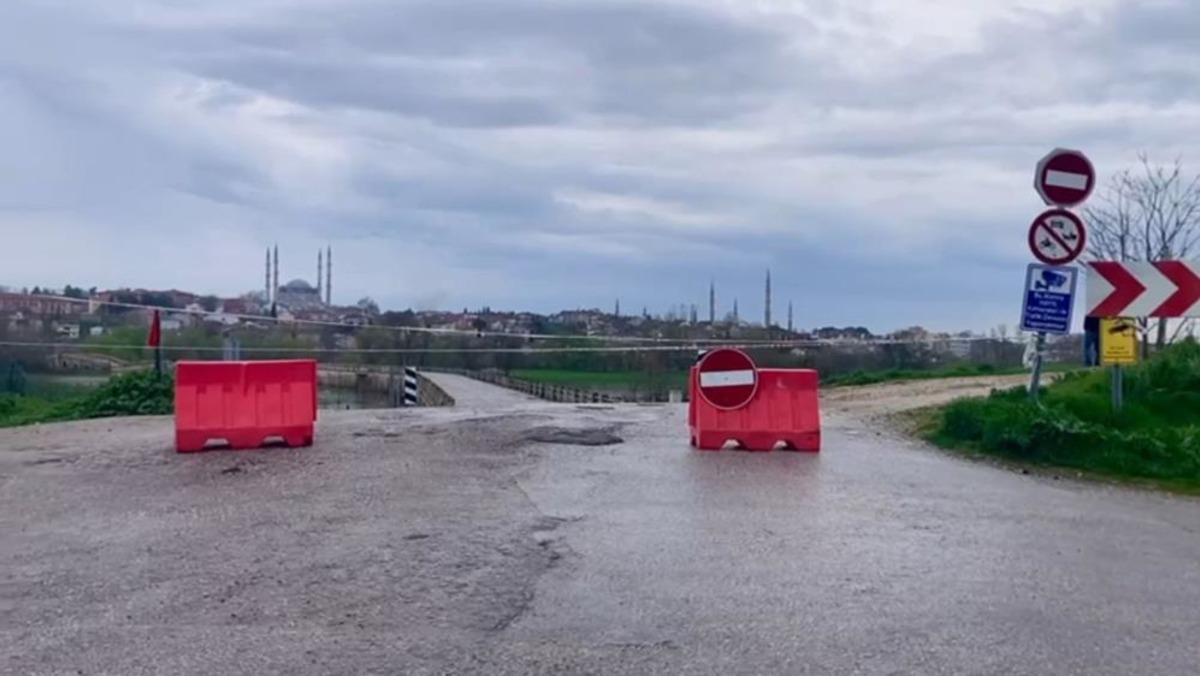 Edirne&rsquo;de Tunca Nehri taştı: Sara&ccedil;hane K&ouml;pr&uuml;s&uuml; trafiğe kapandı 2